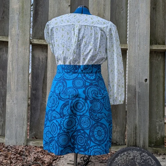 Buttoned Skirt with Pockets - Picture 4 of 10